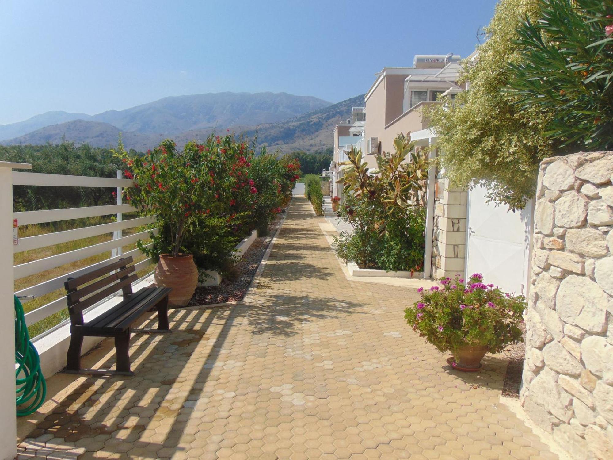 Villa Campos- Less Than 5-Min Walk To Kalivaki Beach เยโอริยิอูโปลิส ภายนอก รูปภาพ