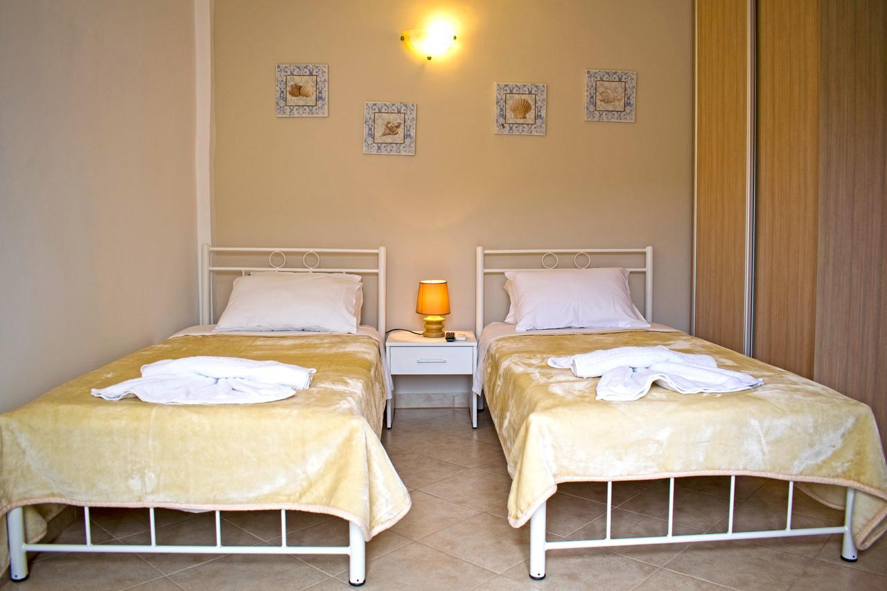 Villa Campos- Less Than 5-Min Walk To Kalivaki Beach เยโอริยิอูโปลิส ภายนอก รูปภาพ