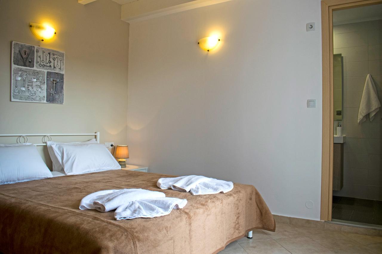 Villa Campos- Less Than 5-Min Walk To Kalivaki Beach เยโอริยิอูโปลิส ภายนอก รูปภาพ