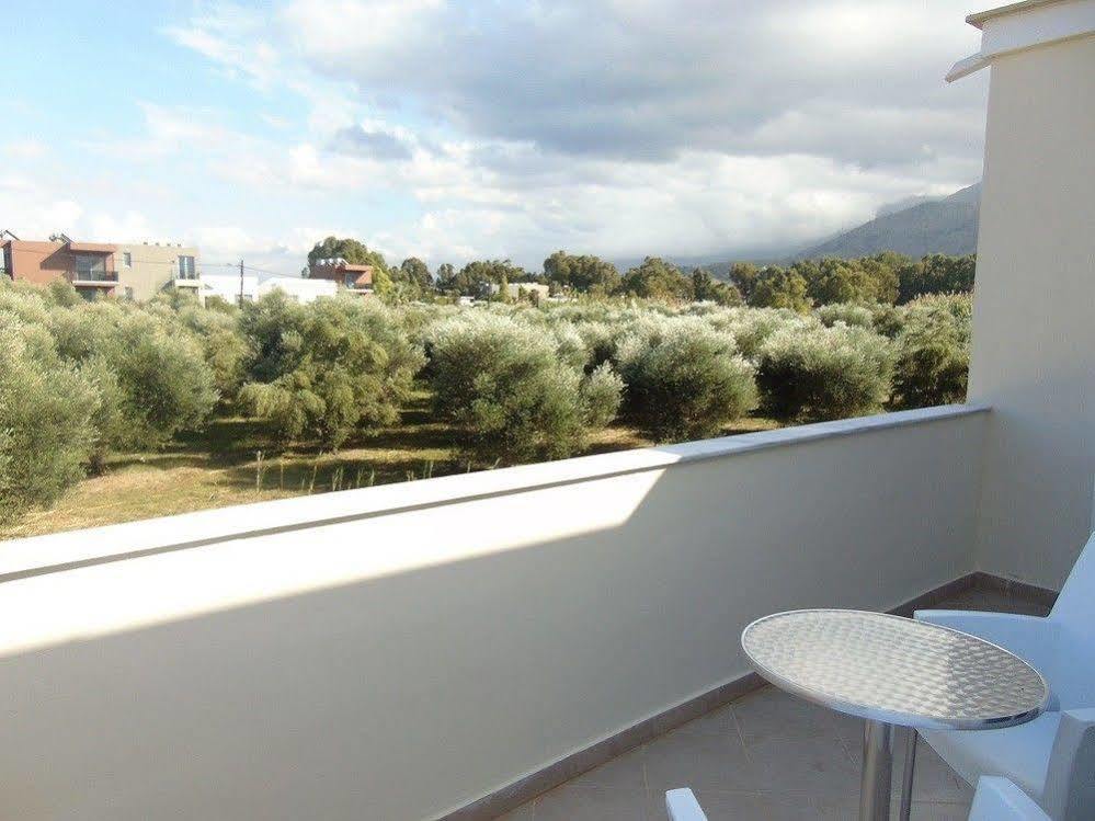 Villa Campos- Less Than 5-Min Walk To Kalivaki Beach เยโอริยิอูโปลิส ภายนอก รูปภาพ
