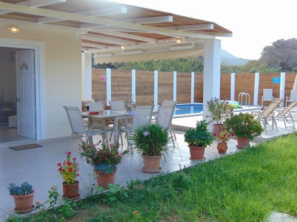 Villa Campos- Less Than 5-Min Walk To Kalivaki Beach เยโอริยิอูโปลิส ภายนอก รูปภาพ