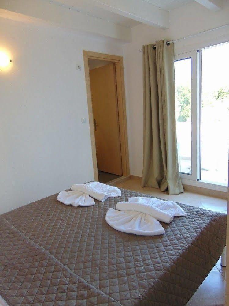 Villa Campos- Less Than 5-Min Walk To Kalivaki Beach เยโอริยิอูโปลิส ภายนอก รูปภาพ