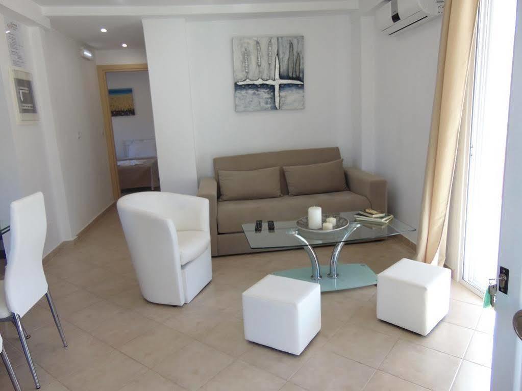 Villa Campos- Less Than 5-Min Walk To Kalivaki Beach เยโอริยิอูโปลิส ภายนอก รูปภาพ