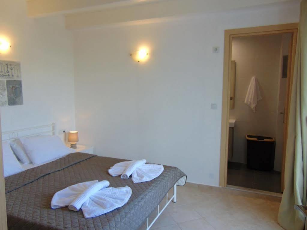 Villa Campos- Less Than 5-Min Walk To Kalivaki Beach เยโอริยิอูโปลิส ภายนอก รูปภาพ