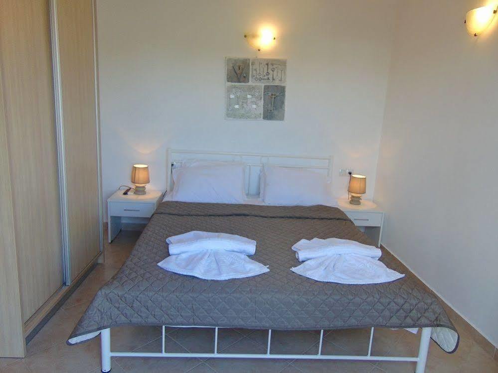 Villa Campos- Less Than 5-Min Walk To Kalivaki Beach เยโอริยิอูโปลิส ภายนอก รูปภาพ